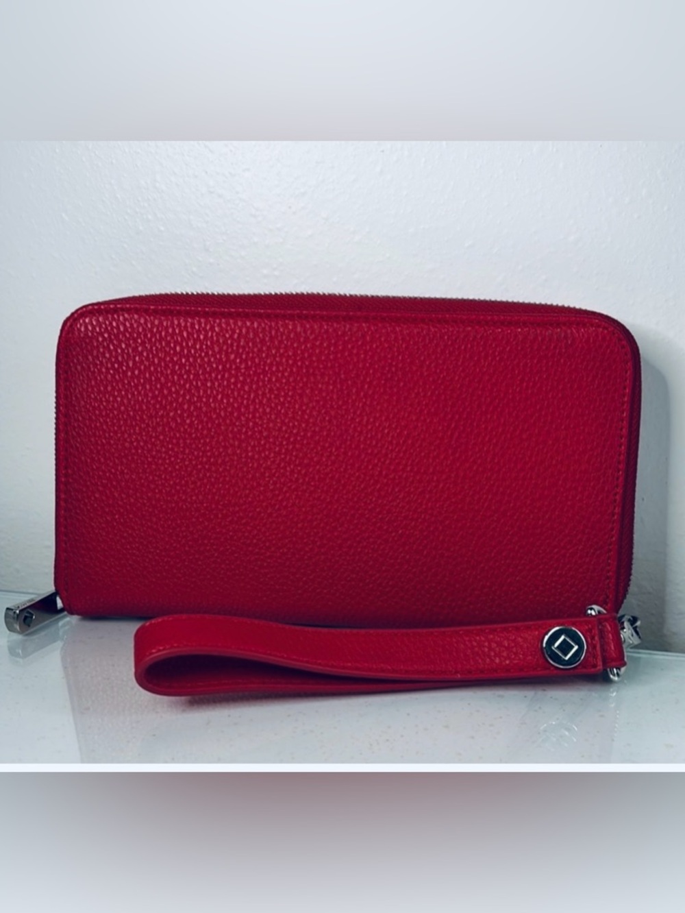 Thirty-One All about the Benjamins Red Pebbled Large Zip Around Wallet 4.75x8